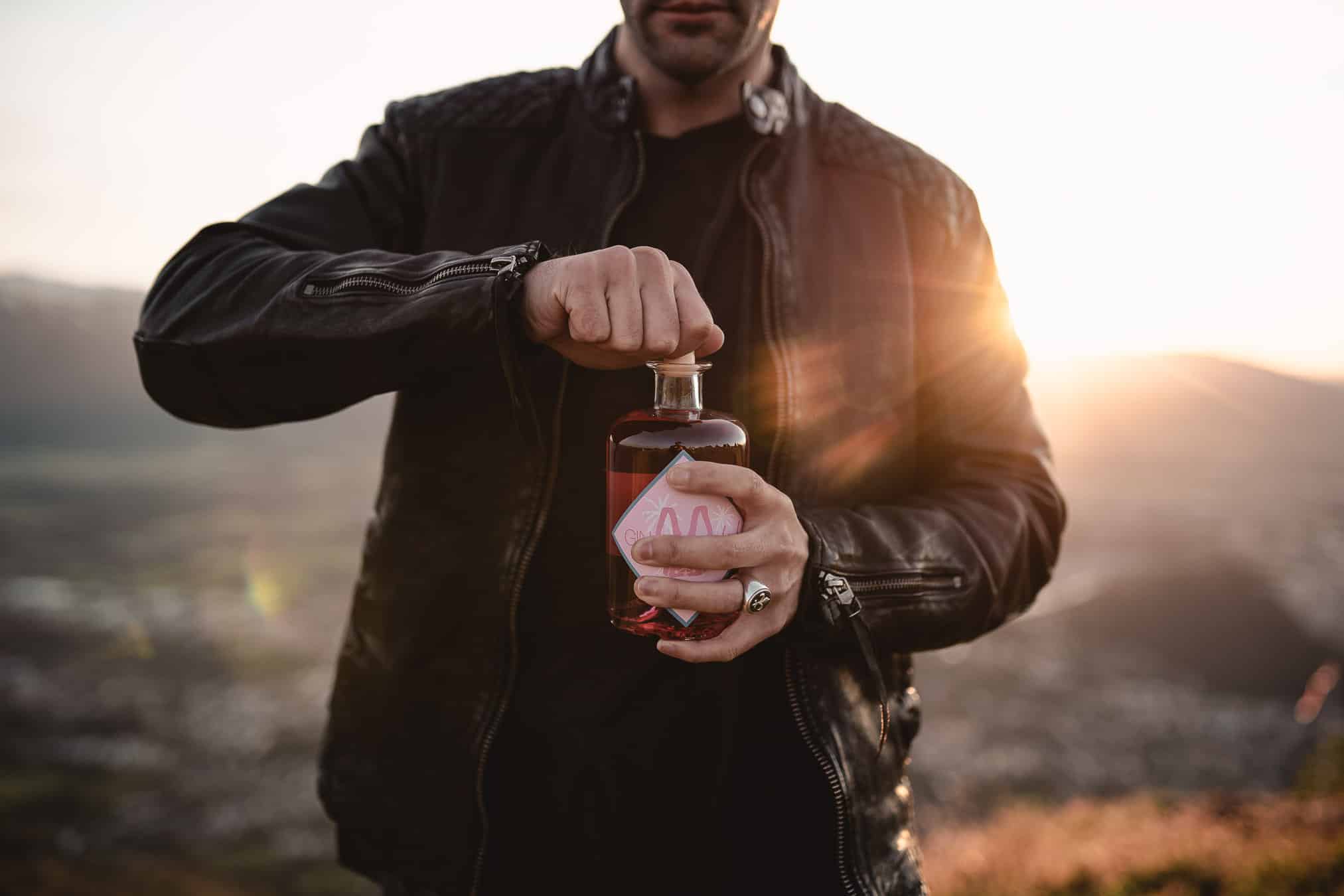 Ginderl gin salzburg gaisberg lederjacke flasche aufmachen